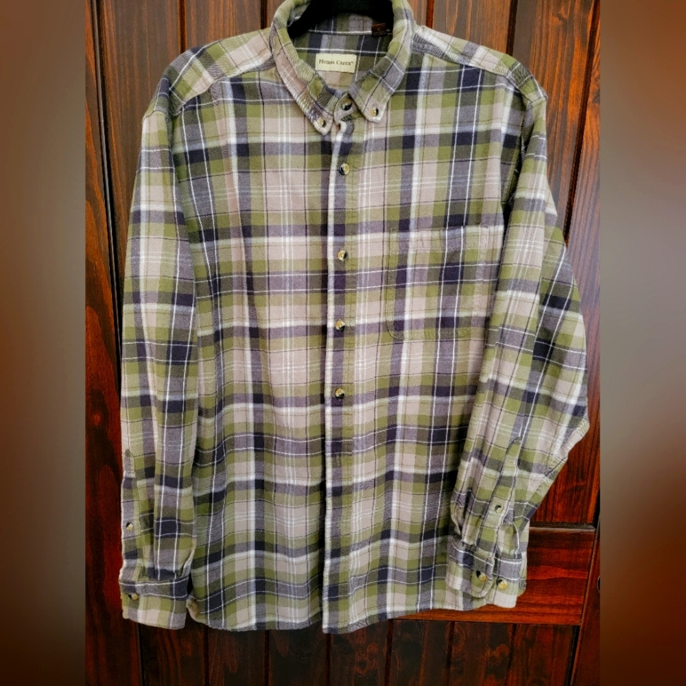 Mens long-sleeved shirt. 100% cotton